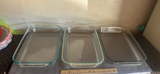 Pyrex baking dish 3 pieces sold together $10