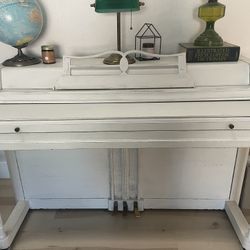 Vintage Piano, Needs Tune 