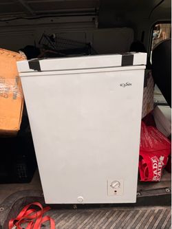 Golden 5.0 Cu. Ft. Compact Chest Freezer