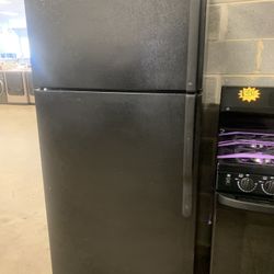GE 28”used Top Freezer Fridge Working Perfectly 4 Months Warranty 