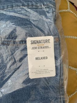  “AVAILABLE “ New Signature “Levi Strauss” Relaxed Jeans Size 40x30. Price Firm 