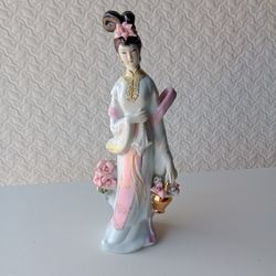 Vintage Chinese Porcelain Figurine Girl Geisha Lady Flowers