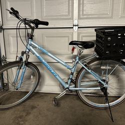 Schwinn Hybrid Bike w/ Cargo Rack & Basket – Smooth Ride, Ready to Go