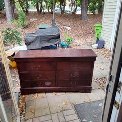 Dresser