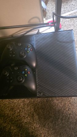 Xbox one 3 controllers and 14 games