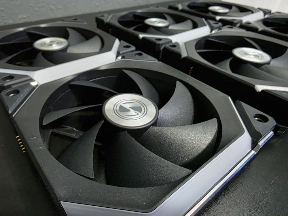 Lian Li Uni SL120 V2 RGB Fans (6 Pack)