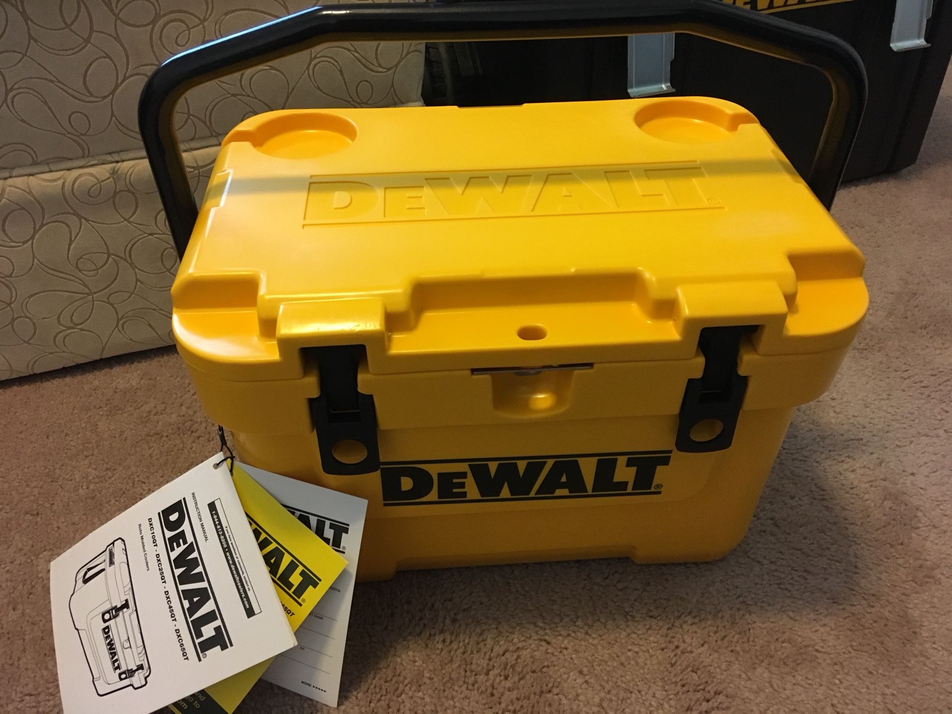 Dewalt 10 Quart Cooler (DXC10QT) -NEW**READ ENTIRE AD**