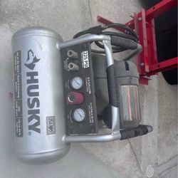 Husky Air Compressor 225PSI 4.0 gallon