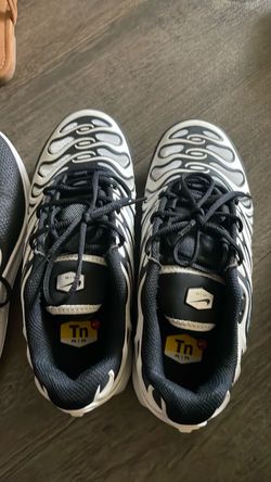 Woman’s NIKE size 6
