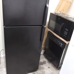 G.E REFRIGERATOR And Dishwasher MICROVE