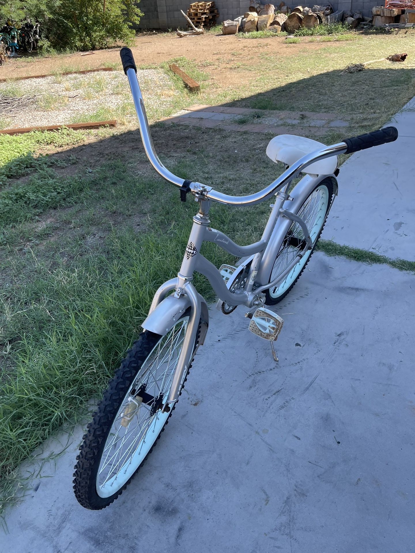 Girls/Women’s Beach Cruiser Bike (24’) Read Description 