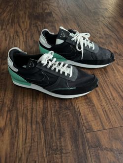 Nike Daybreak Size 10 Like New Only Worn One Time!