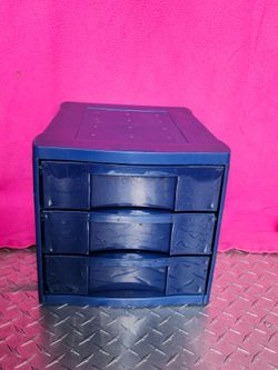 Small plastic drawers ( measurements are on pics)