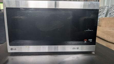 LG 1.5 cu. ft. NeoChef™ Countertop Microwave
