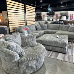 Lindyn Fog Modular Sectional & Ottoman & Chair 