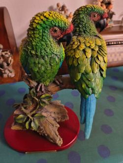Double Parrot Statue