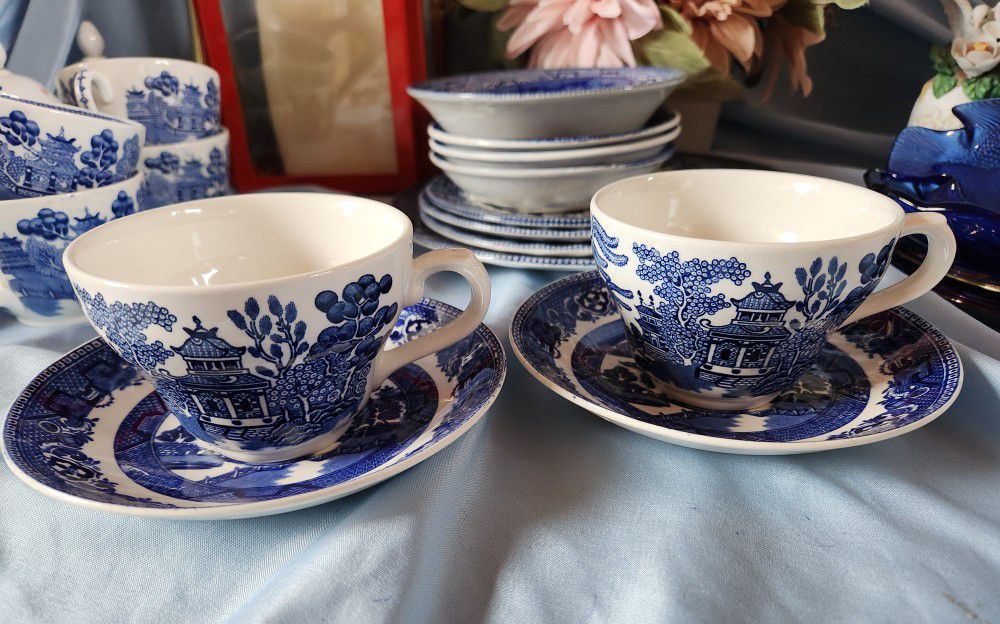 Beautiful Blue Willow Cups And Saucers 2 sets by Alfred Meakin England