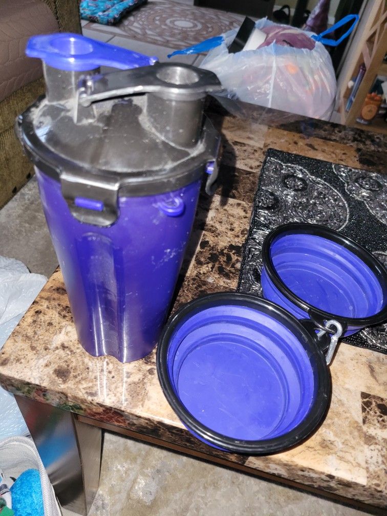 COLEMAN BRAND DOG FOOD/WATER CARRIER FOR SALE!