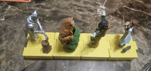 VINTAGE THE WIZARD OF OZ TRAIN SET PIECES FIGURES TOYS LOT DOROTHY TINMAN LION