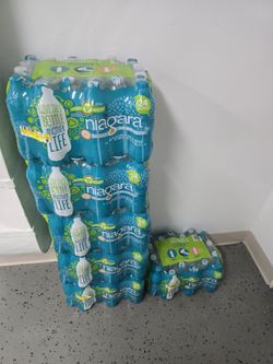 Agus de 24 botellas el paquete solo 4 dolares
