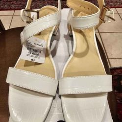 New womans size 9.5 Liz Claiborne sandals