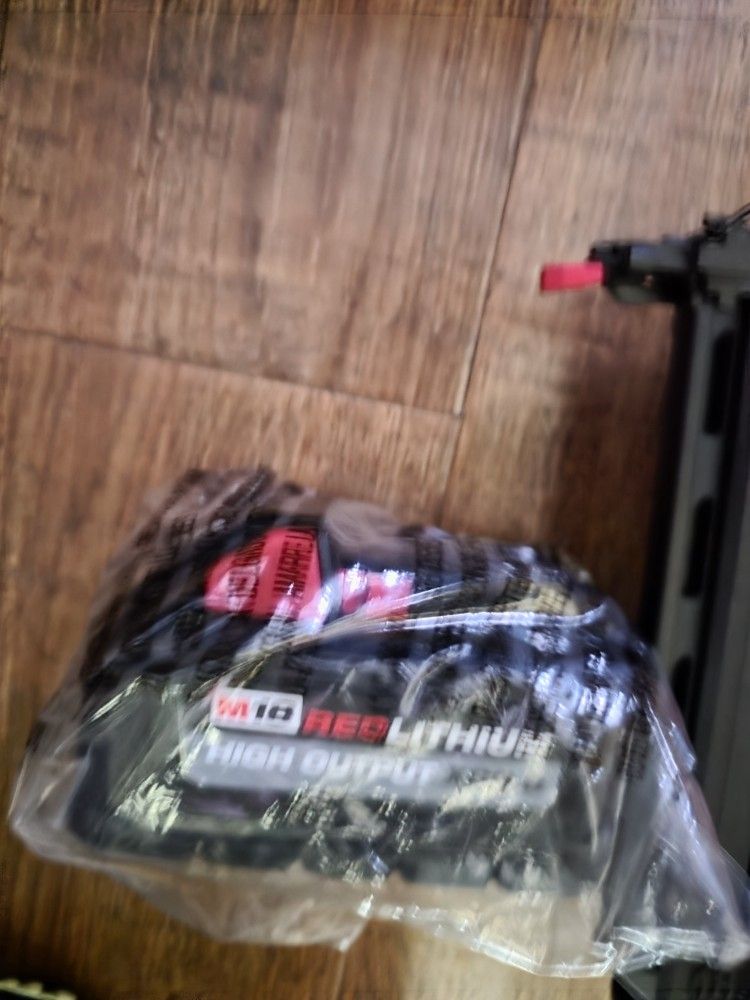 M18 Nailer With 8Ah Battery