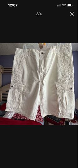 New  34 White Levy’s Cargo Short Men’s. SALE Only. $25. 🎉