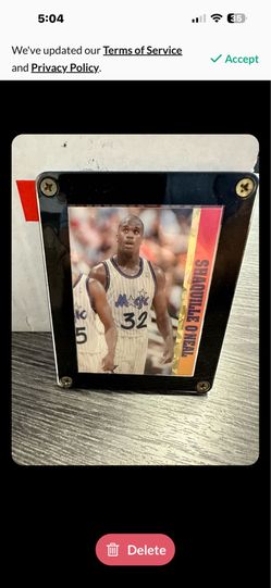 Shaquille O’Neal Orlando Magic trading card in case