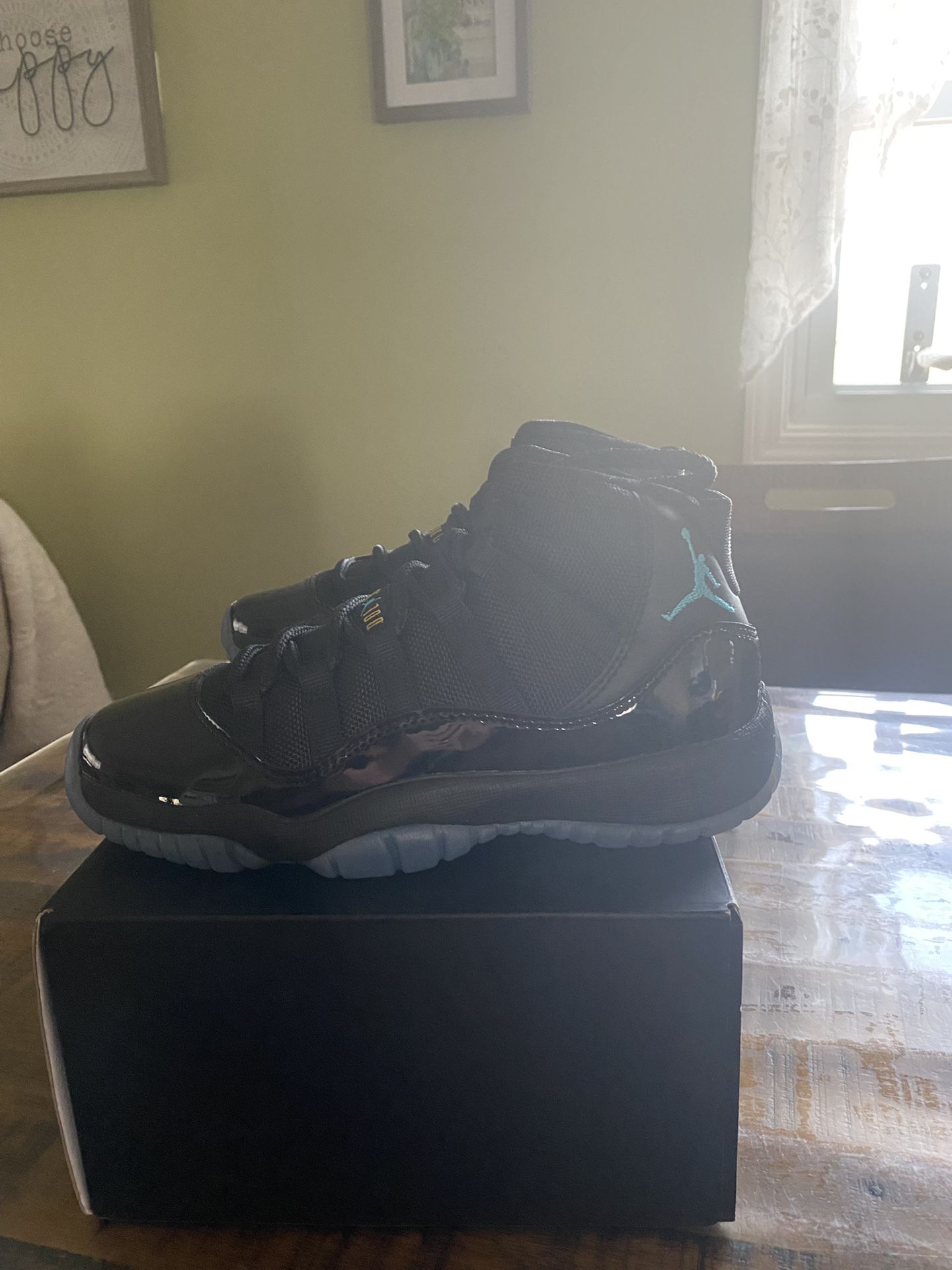 AIR JORDAN 11 GAMMA BLUE GRADESCHOOL SIZE 4y