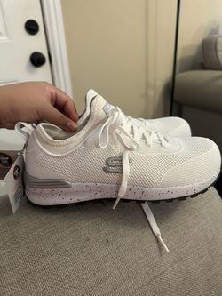 Women Skechers Como Toe Work Shoes Size 7. 