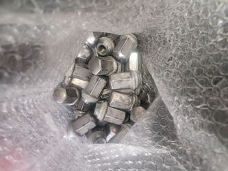 2023 Chevy Silverado 2500hd Lug Nuts