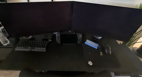 PS5 Pro, Legion Extreme, Dual Monitor set up
