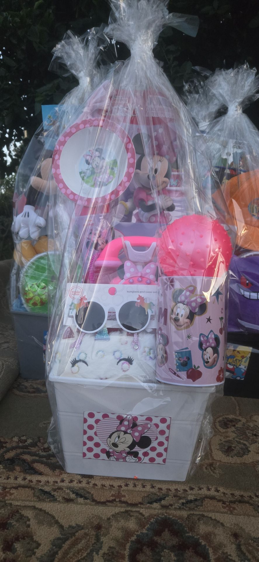 Minnie mouse easter basket