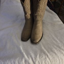ARIAT COWBOY BOOTS 