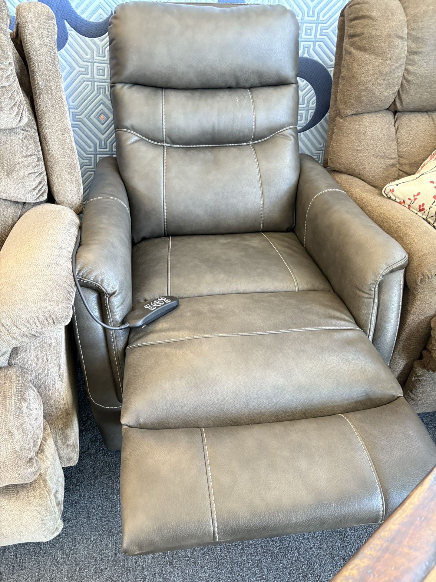 Leather Power Recliner With Rocker And Massage And Heat $375