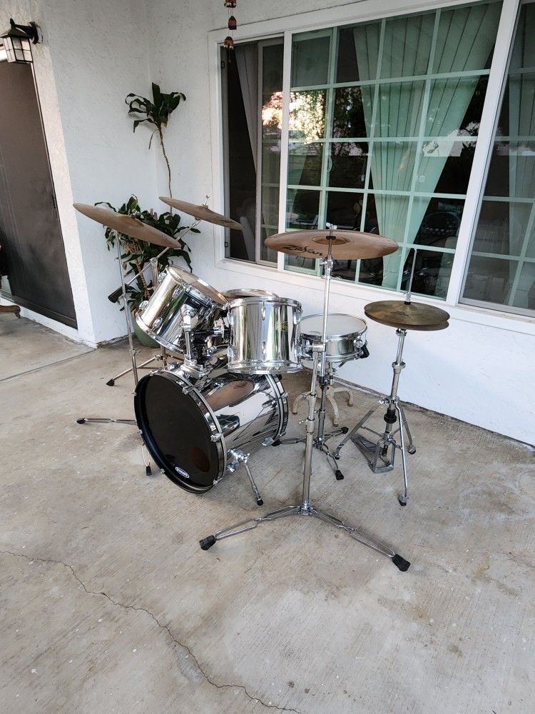 Pearl Drum Set