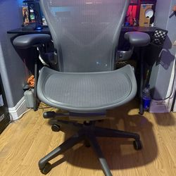 Herman Miller Size B