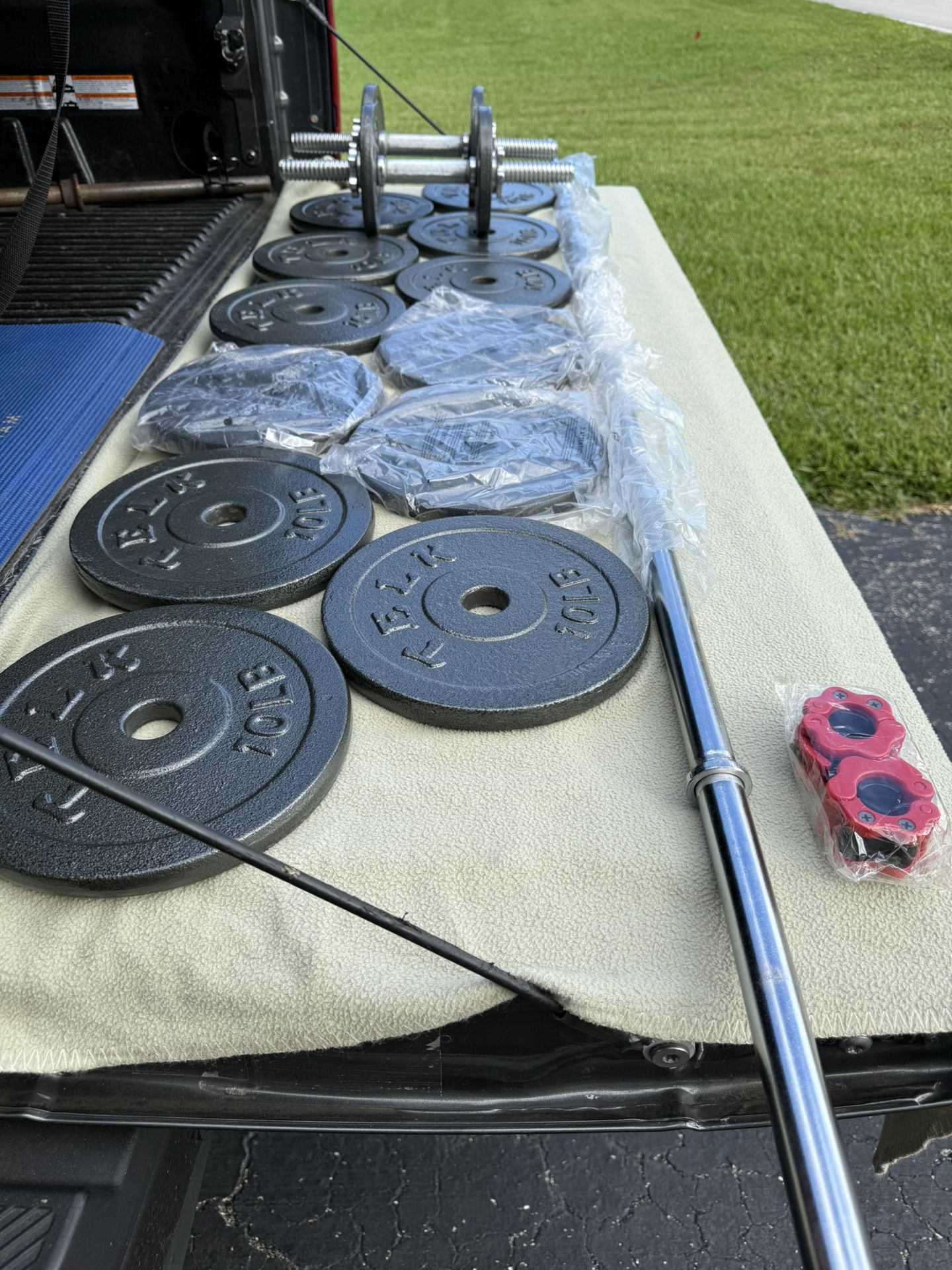 New 7’ Standard Barbell, Quick Locking Collars, And All Weights