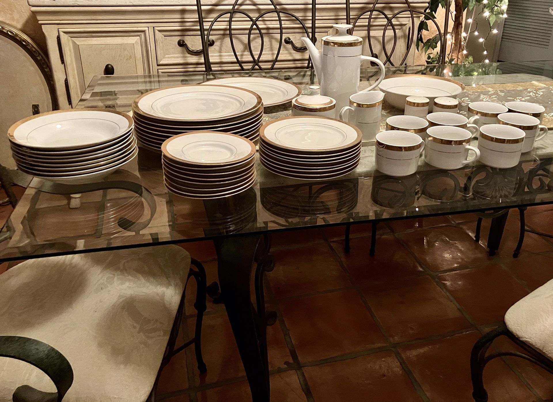 Dinnerware Set - Serves 8