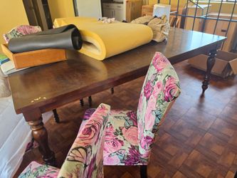 TABLE WITH 6 CHAIRS