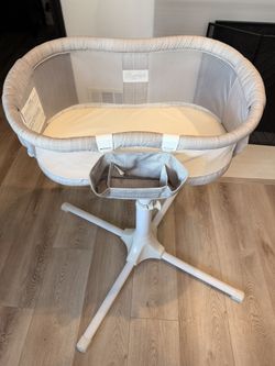 Halo Swivel Bassinet