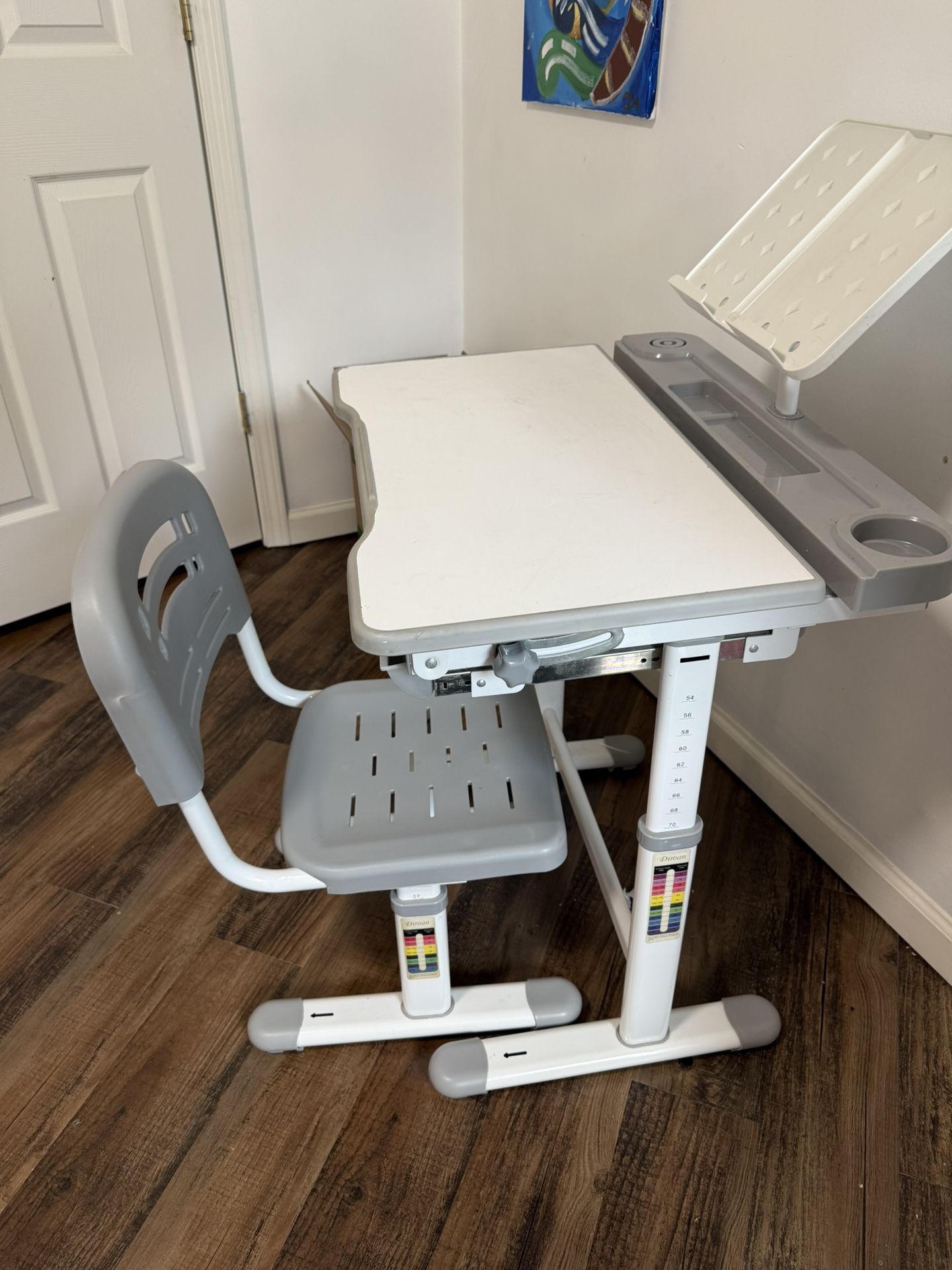 Kids Desk & Chair Set