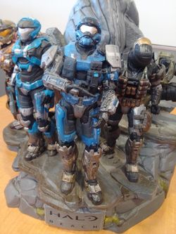 Halo Reach Noble Team Legendary Limited Edition Statue 2010 NOT COMPLETE