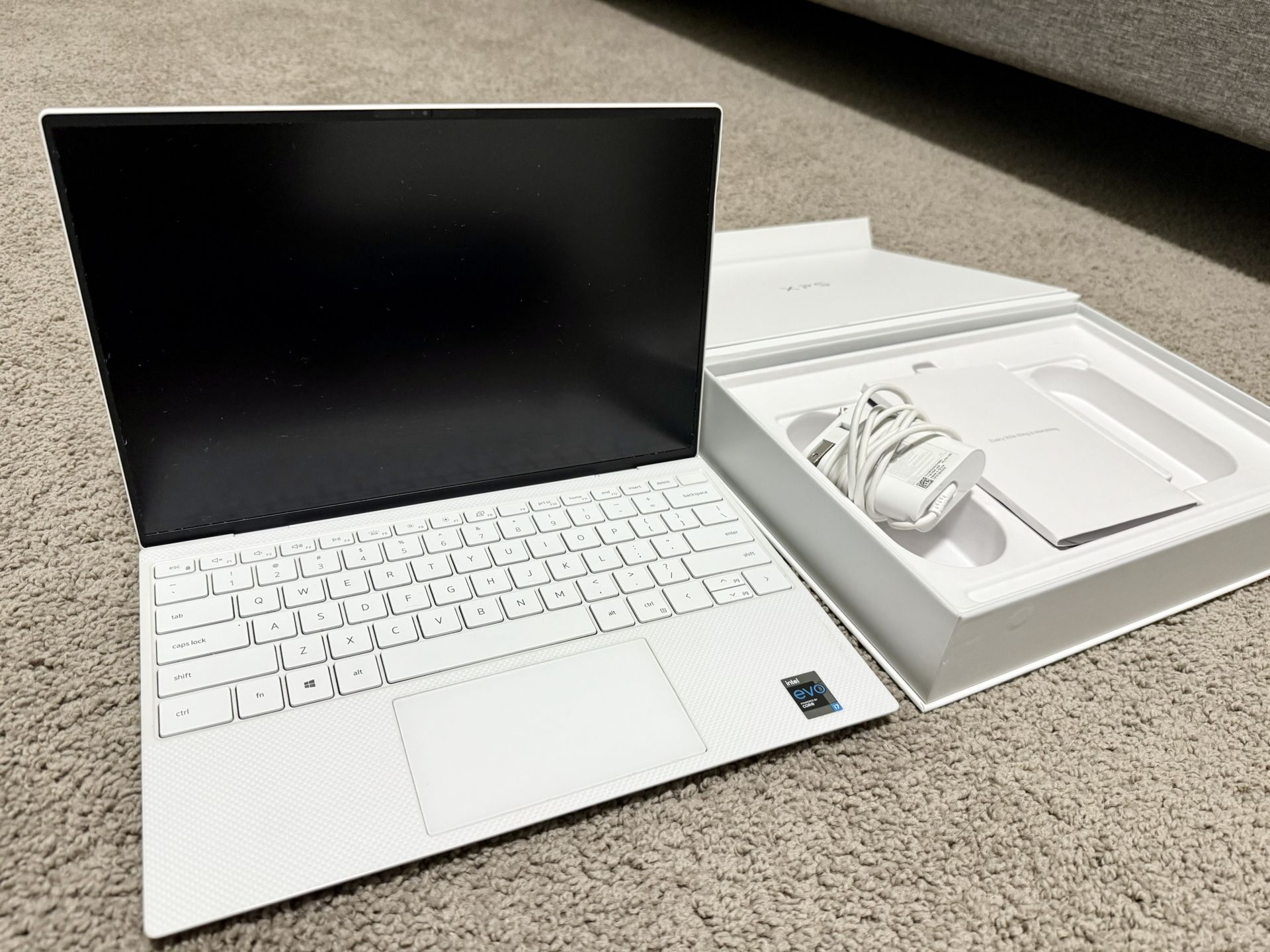 Excellent Condition White 13” Dell XPS 9310 i7 Windows 11 PRO installed ($2000 on Amazon)