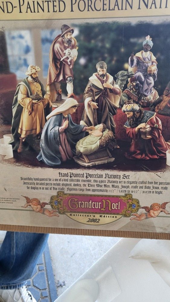Grandeur Noel Collector's Edition Hand Painted Porcelain Nativity Set 2002