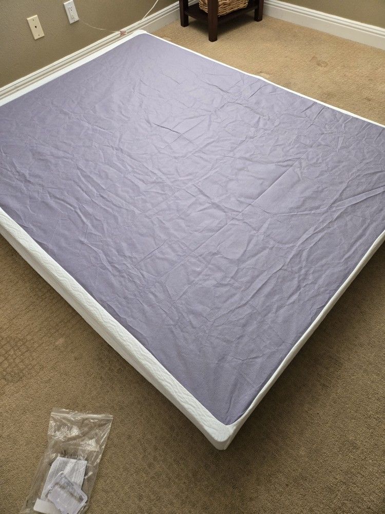 Zinus Queen Box Spring and cover