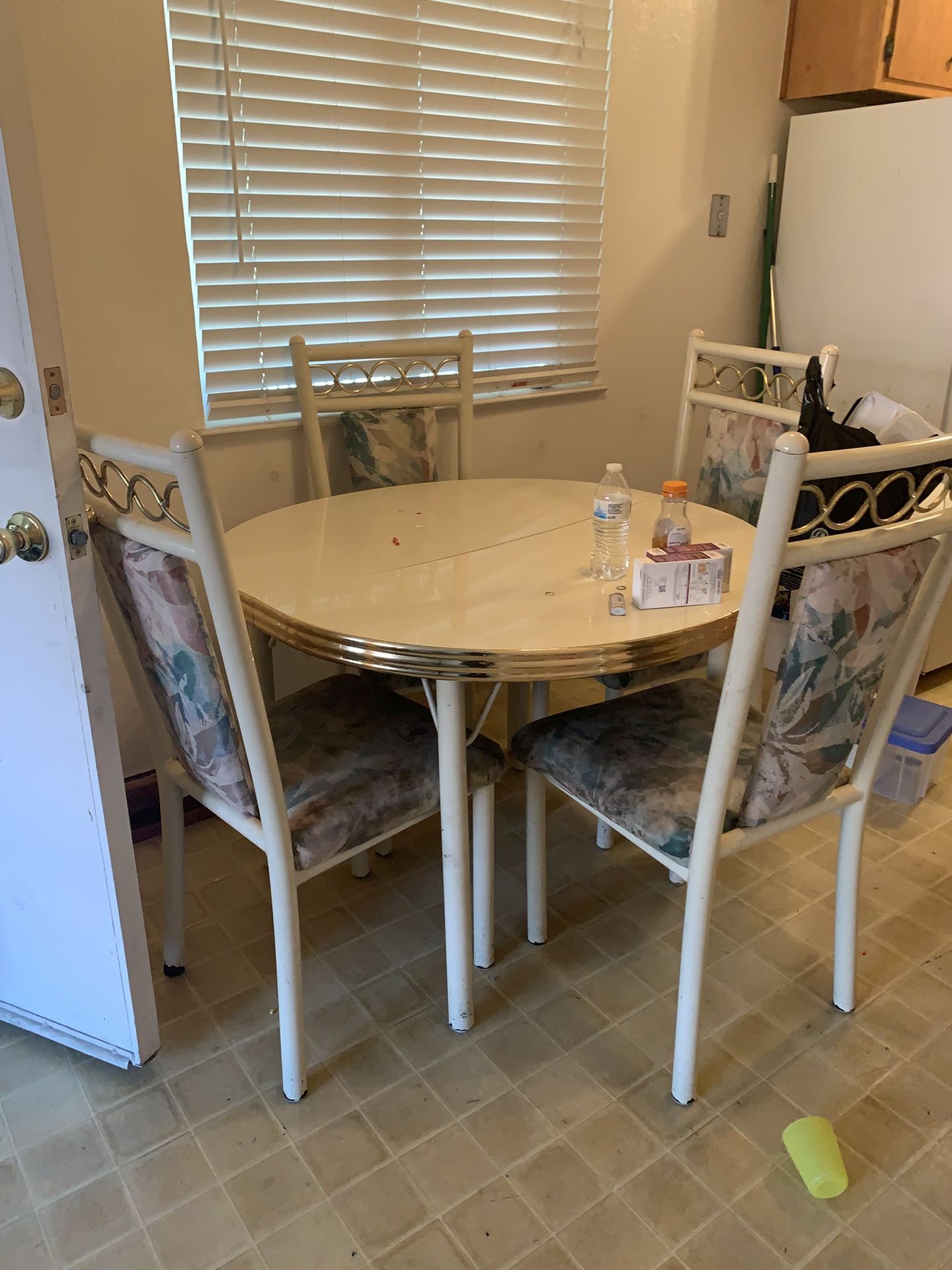 Free Dinning Table