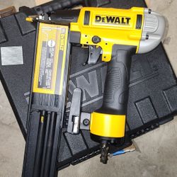 18-Gauge Pneumatic Brad Nailer