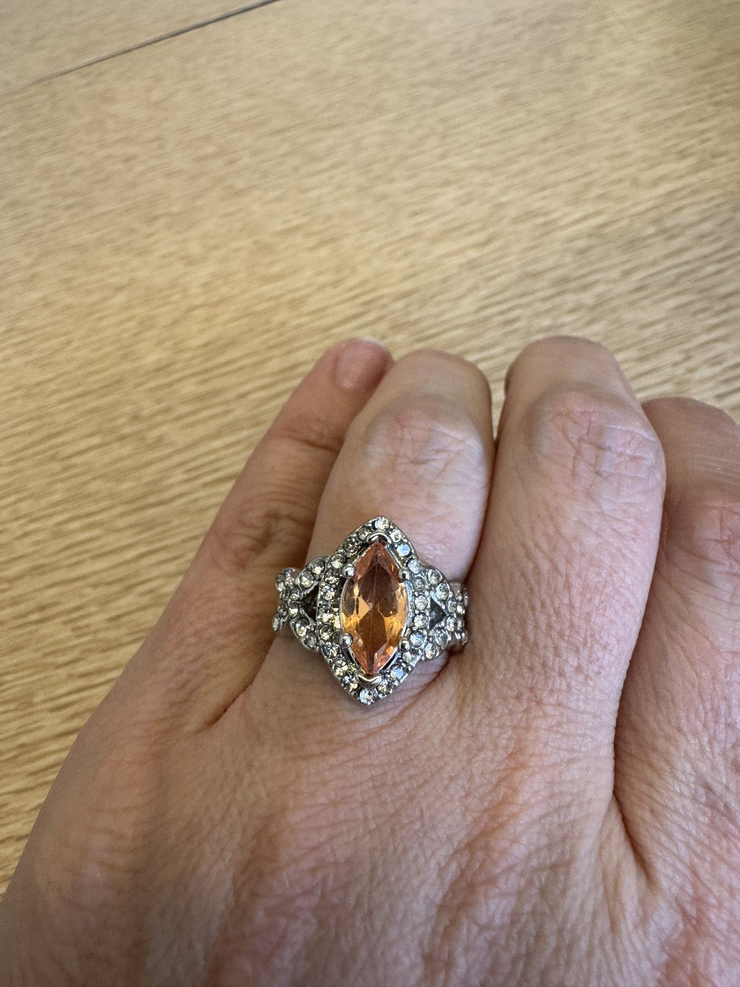 Woman’s brand new, beautiful ring size 6 shipping available