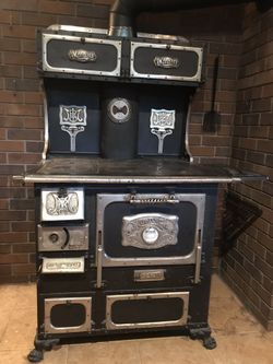 Antique Monarch Wood Cook Stove for Sale in Bonney Lake, WA - OfferUp